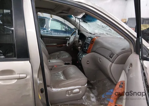 2008 Toyota Sienna Xle z USA, uszkodzony, nr VIN 5TDZK22C08S200437